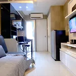 Best Strategic And Homey 2Br At Bassura City Apartment By Travelio