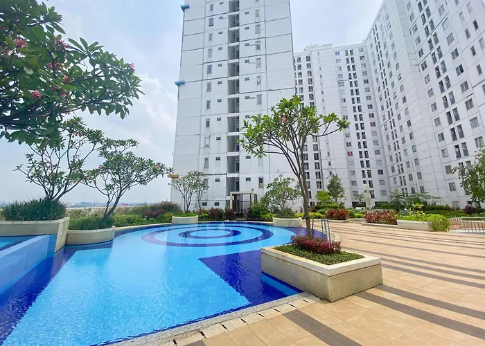 Best Strategic And Homey 2Br At Bassura City Apartment By Travelio