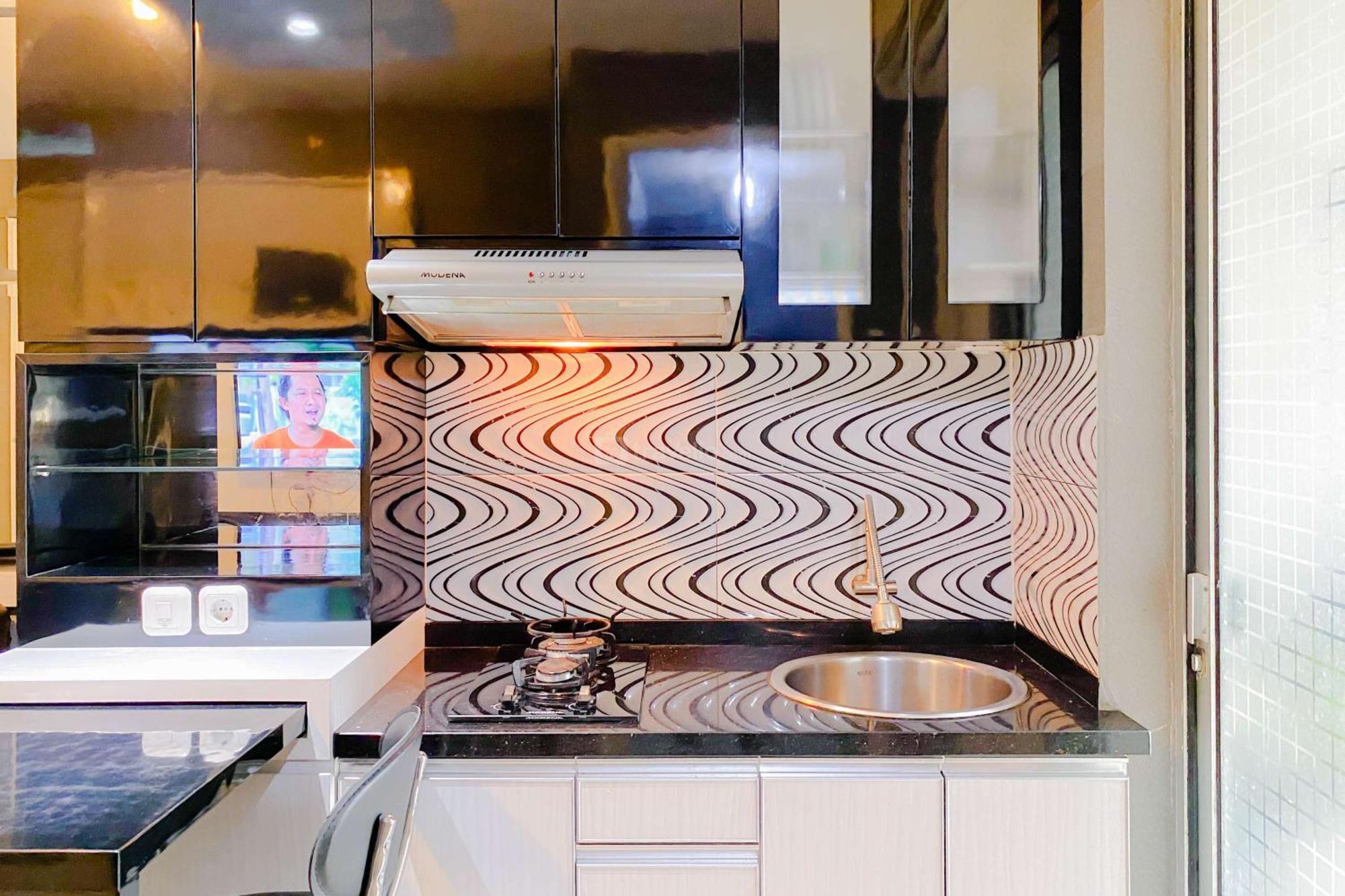 Strategic And Homey 2br At Bassura By Travelio Appartement